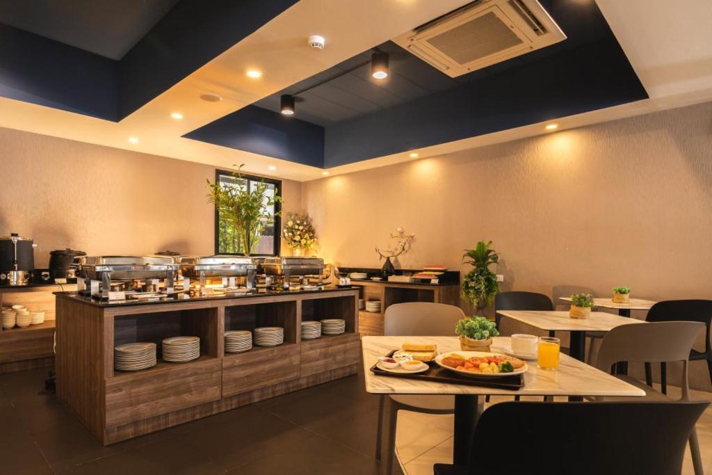 The Home Hotel Sha Bangkok Buitenkant foto