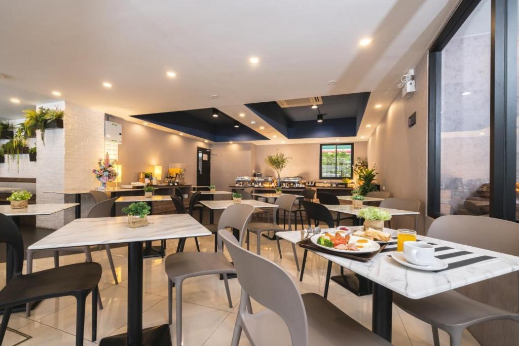 The Home Hotel Sha Bangkok Buitenkant foto