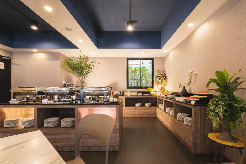 The Home Hotel Sha Bangkok Buitenkant foto