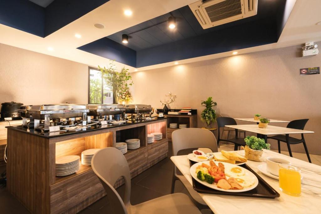 The Home Hotel Sha Bangkok Buitenkant foto