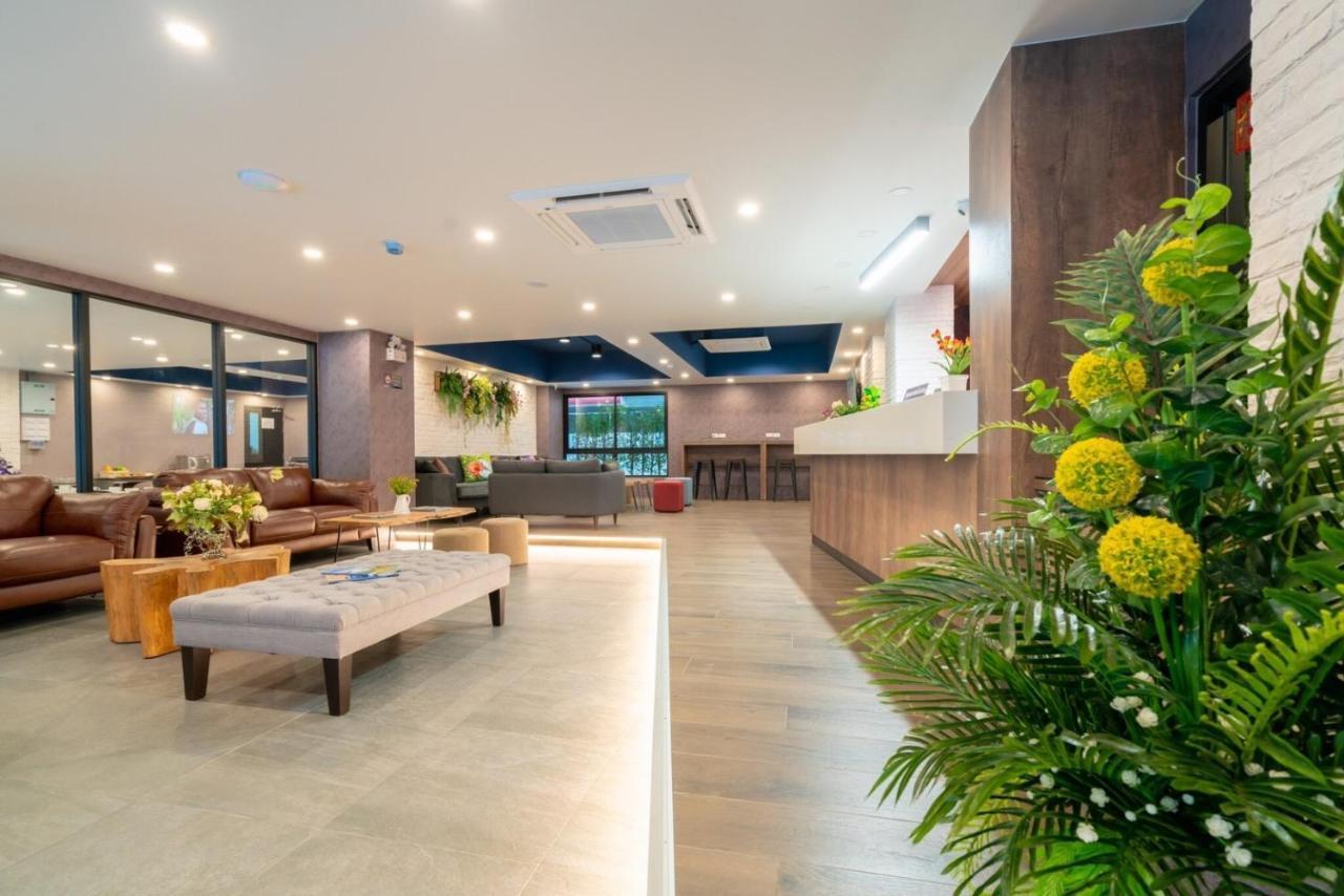 The Home Hotel Sha Bangkok Buitenkant foto
