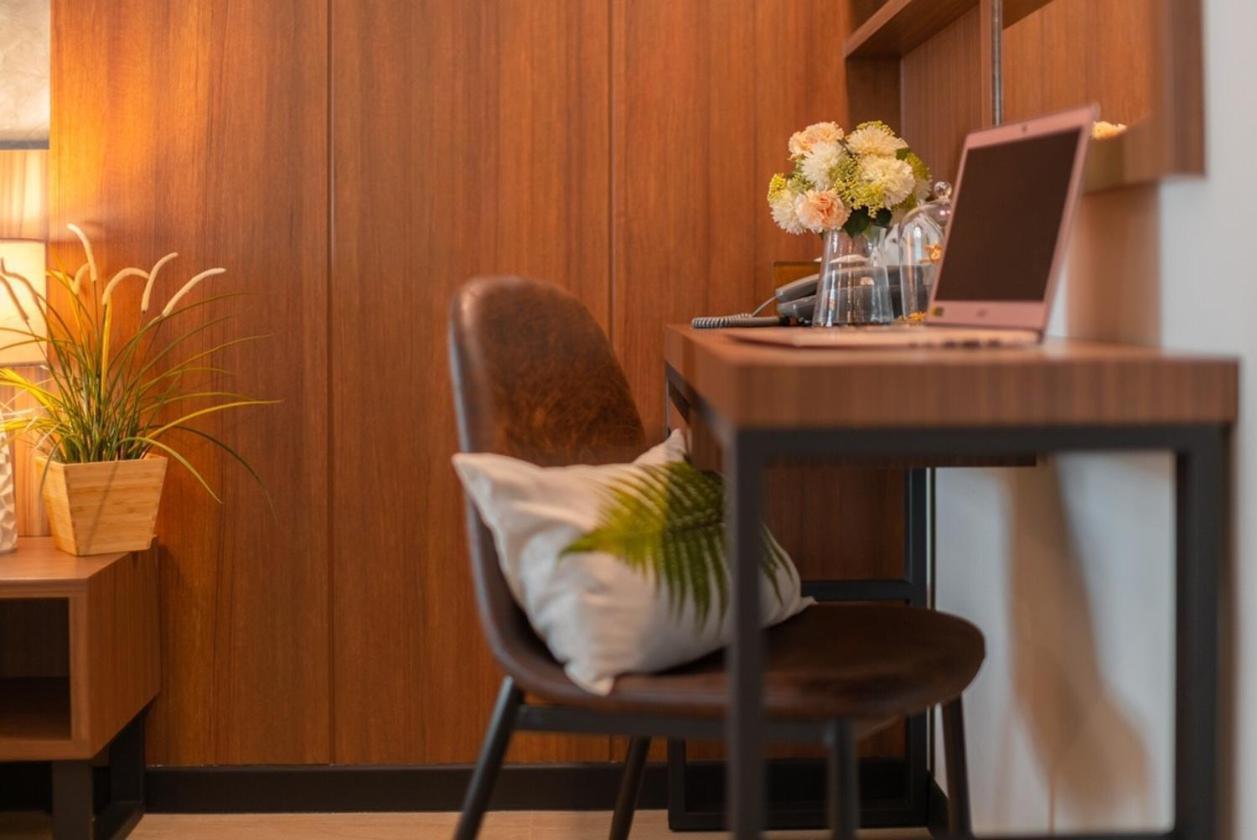 The Home Hotel Sha Bangkok Buitenkant foto